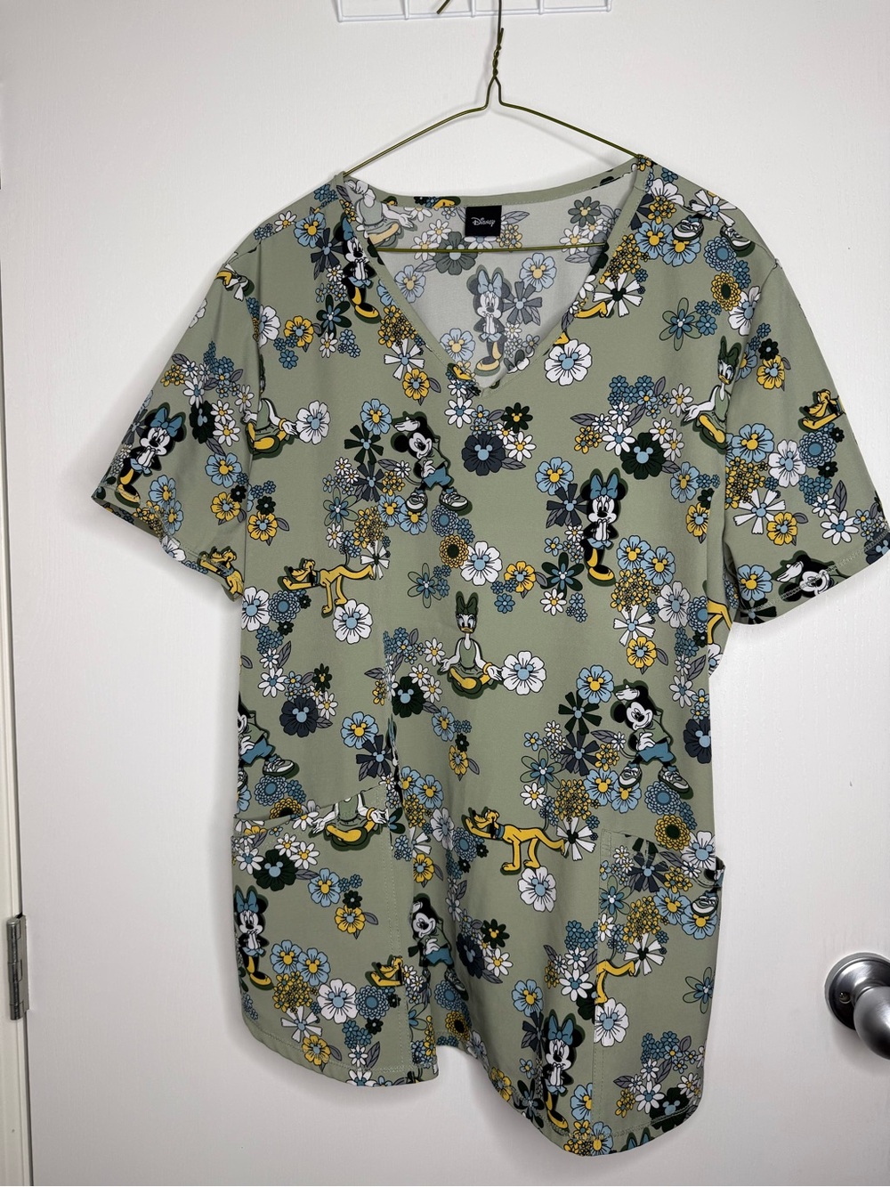 ❤️2 for $25❤️ Disney Olive Green Minnie Floral Print Scrub Top